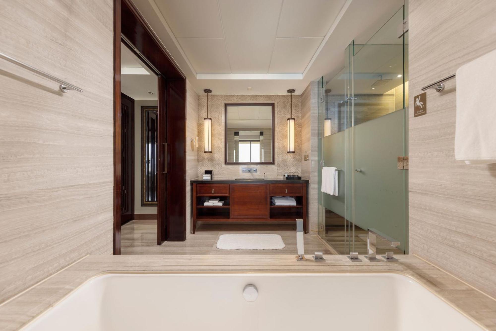 Sheraton Shenzhou Peninsula Resort Wanning Buitenkant foto